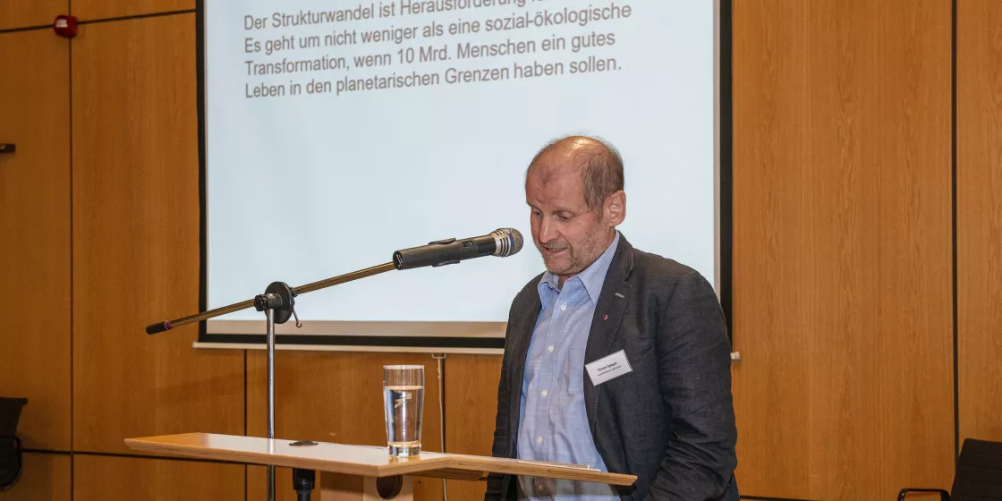 Einführungsvortrag von Pirmin Spiegel, Geschäftsführer MISEREOR [Foto: Hubert Perschke] 
