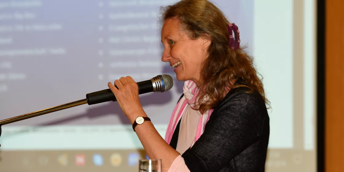 Impulsvortrag zu einem der Dialogforen von Antje Grothus, Zivilgesellschaftlicher Koordinierungskreis [Foto: Barbara Schnell]