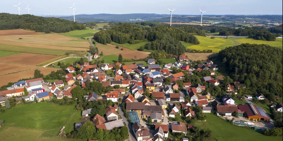Luftaufnahme von Gemeinde in Deutschland