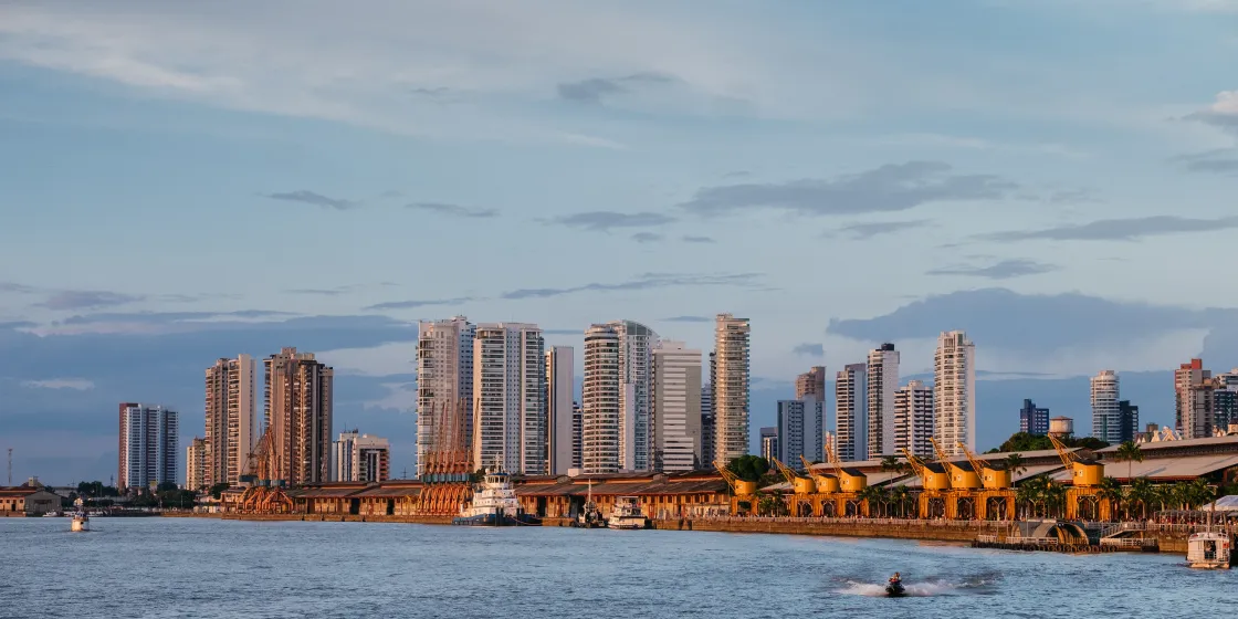 Hafen- und Stadtansicht von Belém in Brasilien