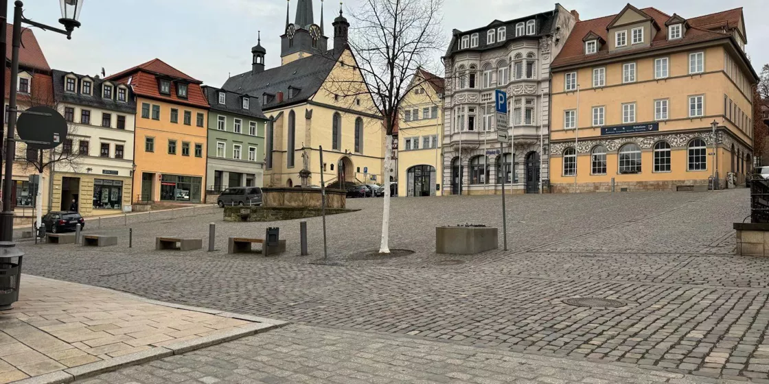Blick auf einen Platz in Pößneck