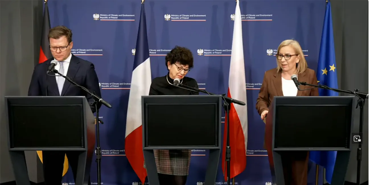 Photo des trois ministres de l'Environnement : Carsten Schneider, Monique Barbut et Paulina Hennig-Kloska
