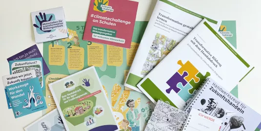 Verschiedene Germanwatch-Bildungsmaterialien ausgelegt