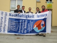 Gruppenbild bei Auszeichnung der Germanwatch Klimaexpedition durch die UNESCO, 11.07.2013 in Dinslaken