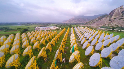 Mit großen Projekten, wie diesem solarthermischen Kraftwerk in Rajasthan, will Indien vermehrt auf Erneuerbare Energien setzen.