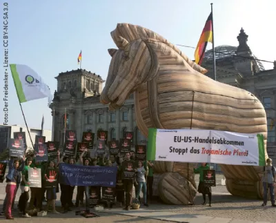 Weitblick-Bild 2/14: Demo gegen TTIP