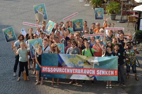 Foto 1 zur Aktion zum Erdüberlastungstag 2015 in Bonn Foto 1 zur Aktion zum Erdüberlastungstag 2015 in Bonn