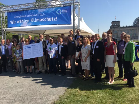 Foto: Klimadinner der Klima-Allianz nach Übergabe des Klima-Manifests in Berlin am 8.9.2016 Foto: Klimadinner der Klima-Allianz nach Übergabe des Klima-Manifests in Berlin am 8.9.2016