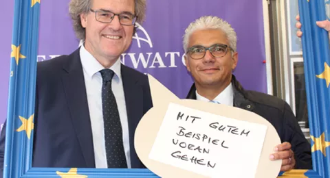 Ashok-Alexander Sridharan (OB Bonn) und Prof. Dr. Jakob Rhyner (Repräsentant der UN, Deutschland), beim UN-Tag 2015 Ashok-Alexander Sridharan (OB Bonn) und Prof. Dr. Jakob Rhyner (Repräsentant der UN, Deutschland), beim UN-Tag 2015
