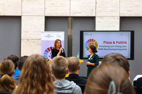 Dr. Dorothea Schostok gibt einen Überblick zu Nachhaltiger Entwicklung in NRW