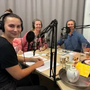 Thea Uhlich, Angela Austermann und Stefan Rostock bei der Podcastaufnahme