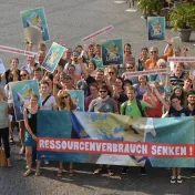 Foto 1 zur Aktion zum Erdüberlastungstag 2015 in Bonn